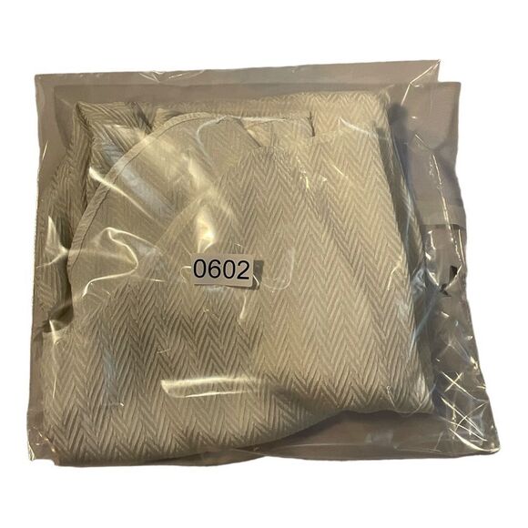 The Villager Women’s  Vintage Size 6 Long Sleeve white Clip Dot Blouse Top - Picture 13 of 13